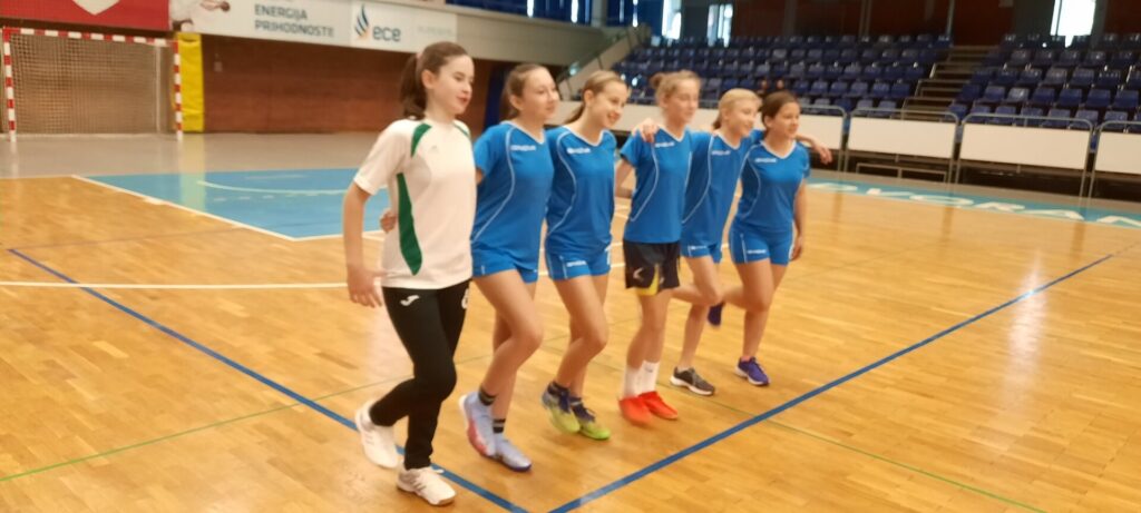 Uvrstitev deklet v finale področnega tekmovanja v nogometu