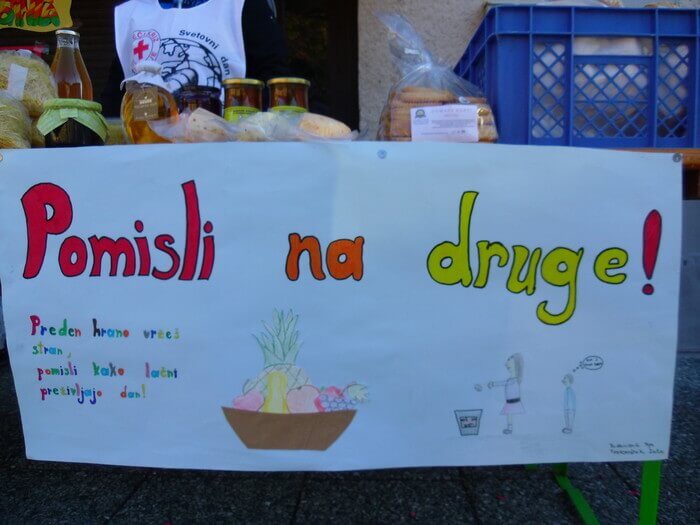 Plakat otrok Drobtinica