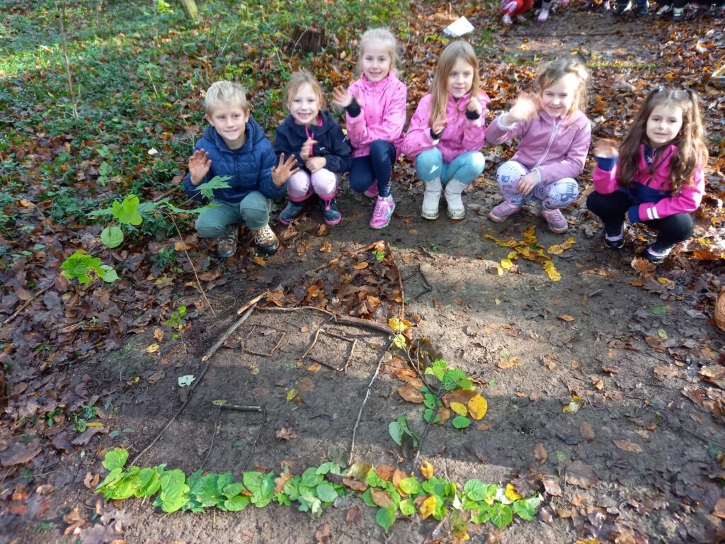 Prvošolci v gozdu - LEAF