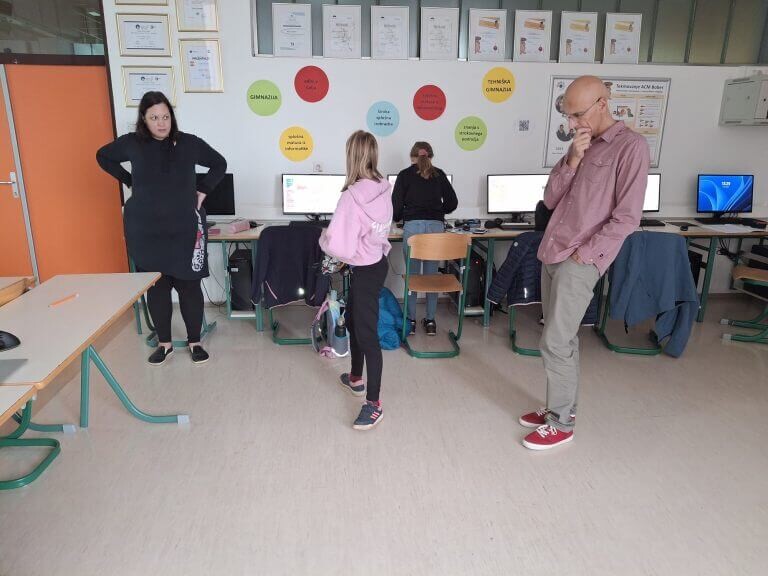 Delavnica robotike na Gimnaziji Lava