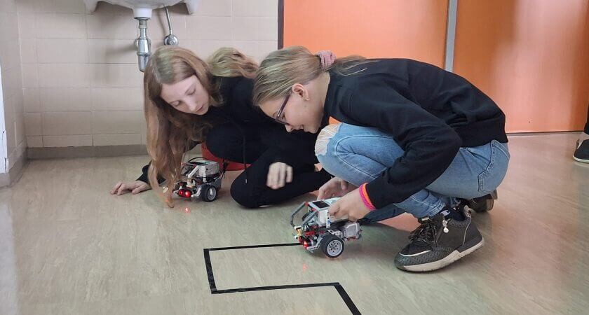 Delavnica robotike na Gimnaziji Lava