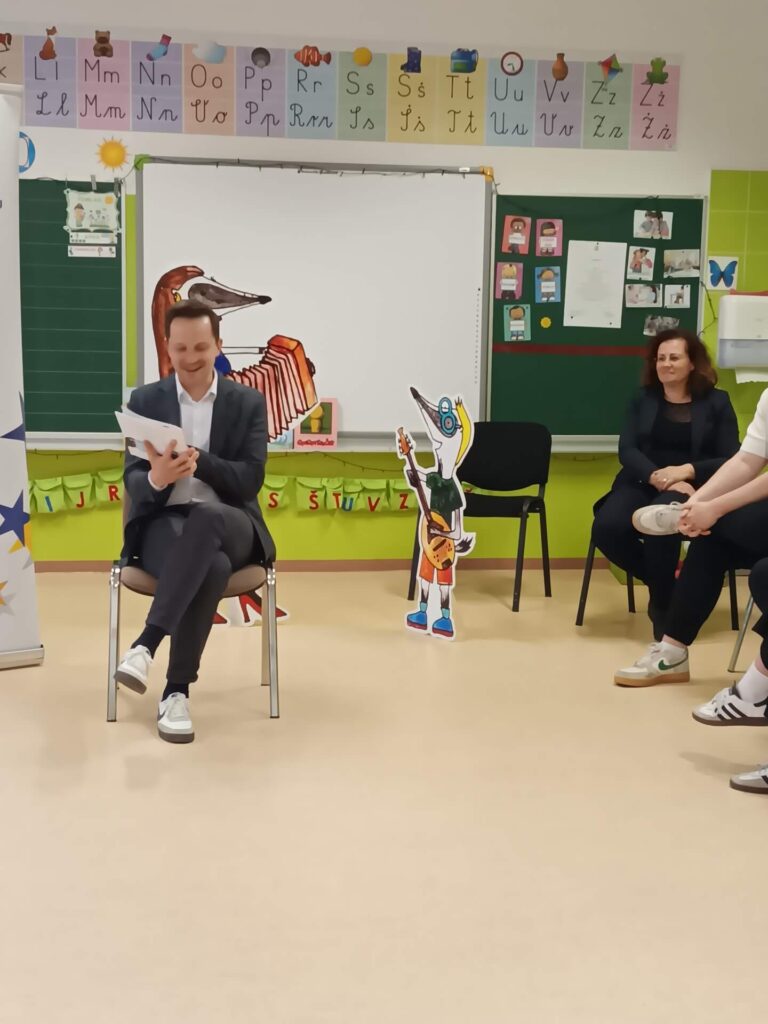 Lovro in Pavla med prvošolci, april 2025