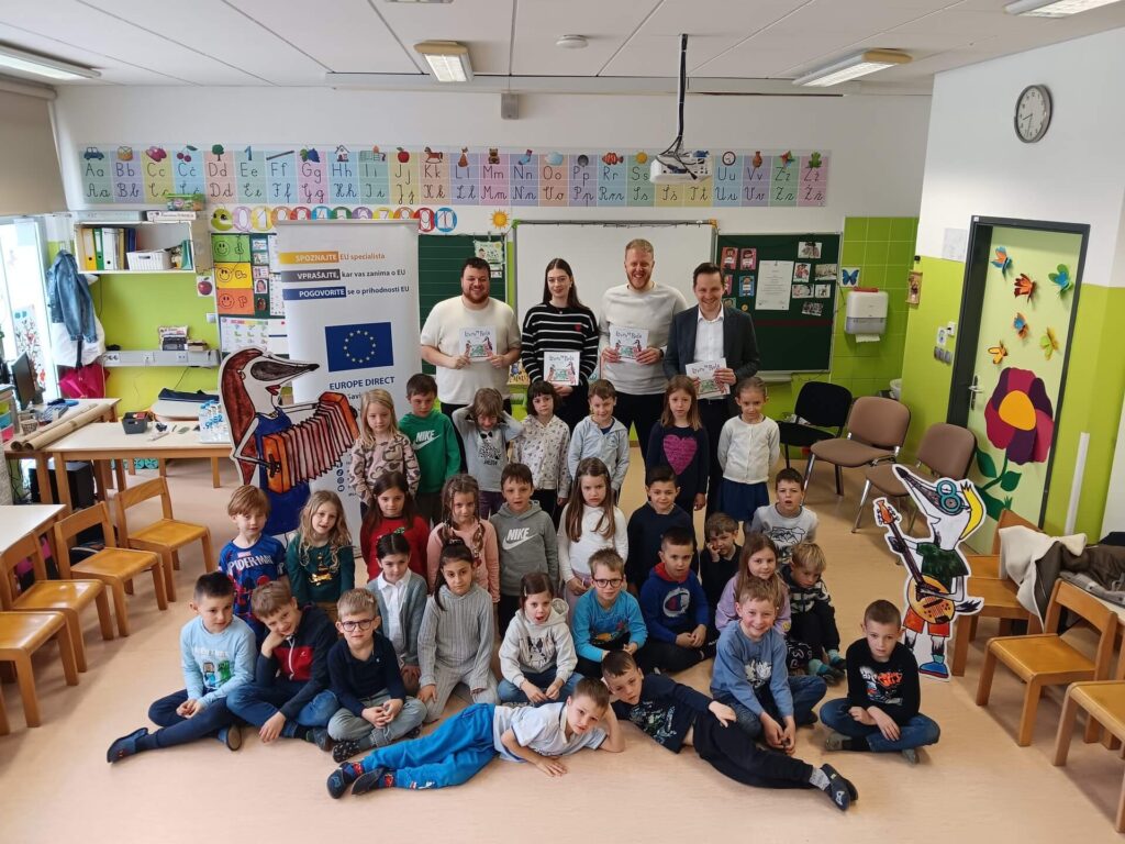 Lovro in Pavla med prvošolci, april 2025