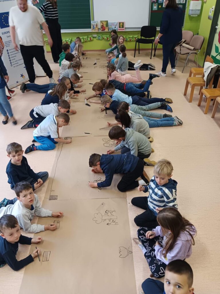 Lovro in Pavla med prvošolci, april 2025