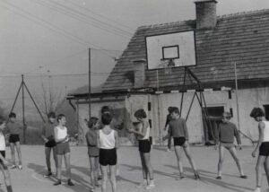 Športne igre – pozdrav rokometnih ekip, 1972/73