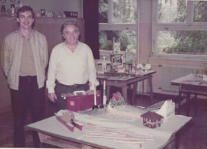 Maketa podrtega mostu čez Neretvo, mentor Beno Karner in ravnatelj Milan Gombač, 1983/84