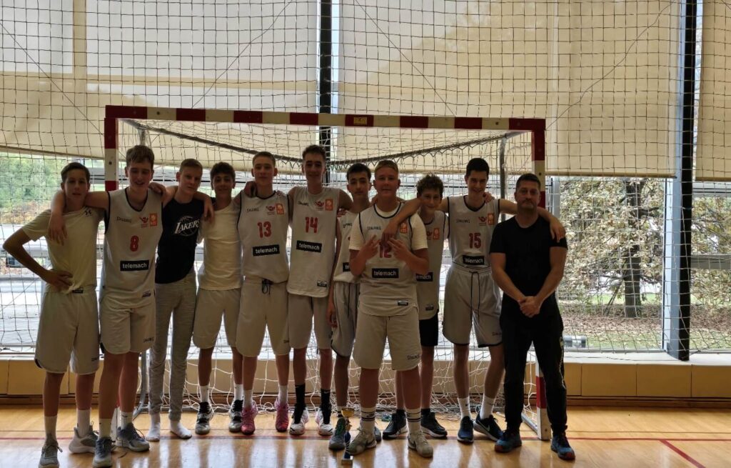 Ekipa fantov v košarki, oktober 2025