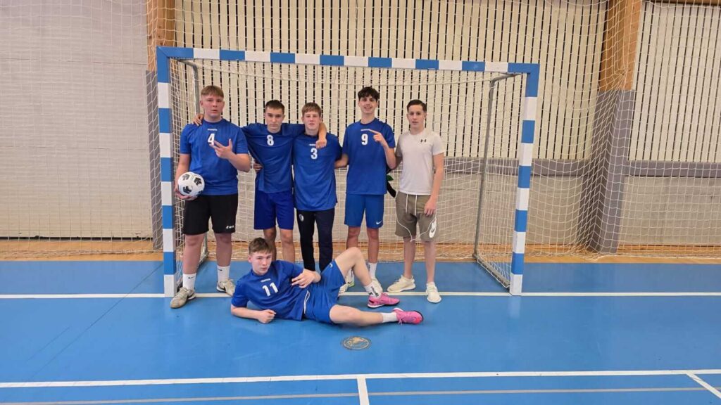 Devetošolci na tekmovanju v malem nogometu, marec 2026