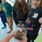 Teden pisanja z roko 2025 - Ko spomini zadišijo