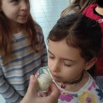 Teden pisanja z roko 2025 - Ko spomini zadišijo