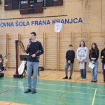 Kulturni praznik 2025 in Otroci pojejo slovenske pesmi in se veselijo