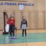 Kulturni praznik 2025 in Otroci pojejo slovenske pesmi in se veselijo