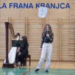 Kulturni praznik 2025 in Otroci pojejo slovenske pesmi in se veselijo