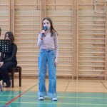 Kulturni praznik 2025 in Otroci pojejo slovenske pesmi in se veselijo
