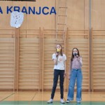 Kulturni praznik 2025 in Otroci pojejo slovenske pesmi in se veselijo