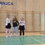 Kulturni praznik 2025 in Otroci pojejo slovenske pesmi in se veselijo