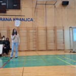 Kulturni praznik 2025 in Otroci pojejo slovenske pesmi in se veselijo