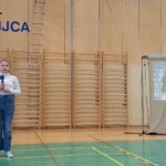 Kulturni praznik 2025 in Otroci pojejo slovenske pesmi in se veselijo