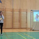 Kulturni praznik 2025 in Otroci pojejo slovenske pesmi in se veselijo