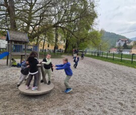 Obisk gledališča 2. razred, april 2026